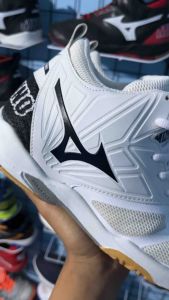 SEPATU OLAHRAGA VOLI MIZUNO. Sepatu voly pria dan wanita sol karet anti selip