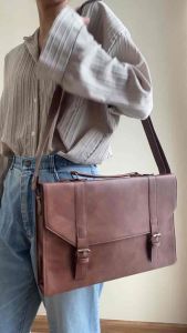 HEAPER NOEL กระเป๋าหนัง PU สไตล์วินเทจ กระเป๋าเอกสาร กระเป๋าคอม laptop แบบสะพายข้าง Messenger bag