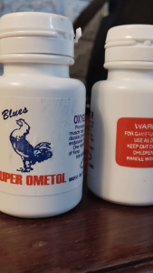 Dr. Blues Super Omelot 100pcs/bottle - White bottle with rooster label - Black oval pills - Transparent resealable bag - CNR Pet Supplies