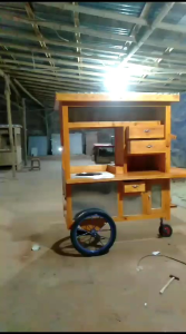 Gerobak mie ayam keliling: Solusi penjualan makanan yang praktis