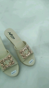 Sandal Wedges Selop Wanita HR05: Desain Trendy & Nyaman