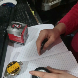 nắp dầu nắp bình dầu xe tải kia k2700k165 k190 k3000 kia 1t4 KIA 2T5