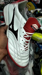 รองเท้าฟุตซอล 100 ปุ่ม mizuno japan พร้อมส่งสินค้าใช้เวลาเดินทาง 2-3 วันซื้อไปใส่ไม่พอดีเปลี่ยนไซส์ได้มีของแถม