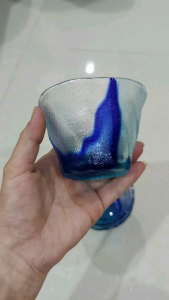 Bộ 3 ly thuỷ tinh màu và tượng treo trang trí