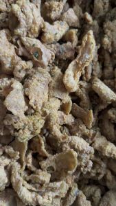 keripik kulit ayam crispy pedas daun jeruk 1/2kg 500gram