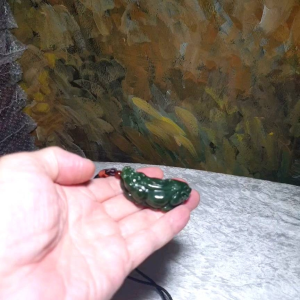 Natural Nephrite strong spinach green with yellow hue hand carved 3-dimensional Pi Xiu Jade pendant/handheld(with certificate) [Natural Crystal] 和田玉碧玉乌兰海黄调菠菜绿纯手工雕刻立体貔貅吊坠/手把(附证书) Chinese amulet charm jewelry gifts