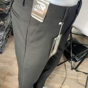 Celana Formal Pria Slimfit: Tips Memilih dan Memakai