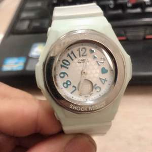 Đồng hồ nữ điện tử cỡ mặt 37-38mm. Hàng 2hand auth . mầu xanh lơ