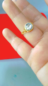 แหวนทองเหลืองลายฉลุหัวพลอยกลมใส