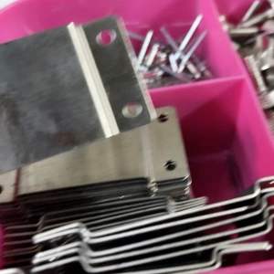 ช่องเสริมสำหรับเสียบอุปกรณ์ตกปลาของเดิมโรงงาน: แผ่นสแตนเลส (ไม่ต้องแปลงช่องกว้างเท่าของเดิมโรงงาน)