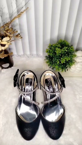 Sepatu Sandal Heels Anak Perempuan: Pilihan Terbaik untuk Pesta
