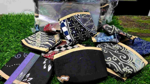 Doorgirft Batik Wallet Perkhawinan Decoration Gift / 50 Pcs Per Pkt Souvenir Doorgirft Perkhawinan / Wedding Gift / Souvenir Doorgirft VIP In the Event of Wedding Parties or Birthday Parties or Full Moon Parties.