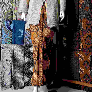 Rok Wiru dan Selendang Batik Sekar Jagad Bawahan Kebaya Wisuda Bridesmaid Among Tamu