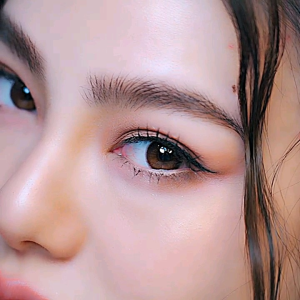 คอนแทคเลนส์ Costa Chic Choco - Gray / ยี่ห้อ Luxzylens (700)