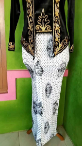 Atasan Kebaya Kartini Bludru Kuthubaru Bordir