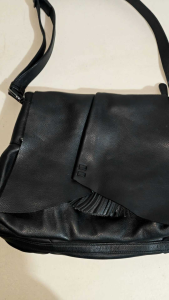Preloved Lee Geon Maan Korea Shoulder BagGenuine Leather Bag