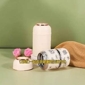 铃兰花焖烧保温壶 (500ml) Lily of the Valley Stewing Thermos 这款保温杯真的太神了✨！不仅可以保温，还能焖粥、焖花茶🍵，真的太方便了🌈！而且500ml的容量刚刚好，不会太重✨，很适合带出门哦~