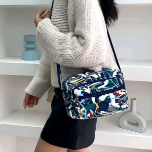 tas selempang wanita