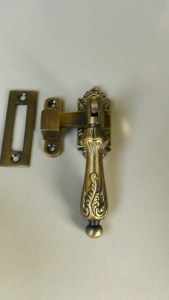 Rambuncis Grendel Slot Kunci Pintu & Jendela Kuningan Ukir Antik 1 pcs