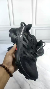Dizzyplans Bisa COD SUPERCROSS 4 GTX Triple Black SUPER PREMIUM RUNNING TRAIL SHOES + KAOS KAKI + GELANG