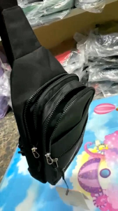 กระเป๋าสะพายเฉียงกระเป๋า สะพายสำรับผู้ชาย กระคาดอกเป๋ากันน้ำได้ มีหลายช่องสำหรับใส่ของ