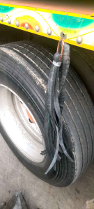 ยางปัดล้อรถสิบล้อรถพ่วงยาว60ซม.(ตะกร้านี้ยกชุด6 ชิ้น)ทำจากยางมอเตอร์นิ่มไม่กัดหน้ายางเปลี่ยนจากยางรถใหญ่ที่ใส่มานานล้อก็ไม่ดำสักทีจัดการเปลี่ยนใหม่ครับชุดนี้สวยใส่แล้วสะกดสายตาคนมองรถสวยขึ้น100%ออกเเบบมาเพื่อรถบรรทุกให้สวยหล่อใส่แบบไม่ไก่กาครับลองเลย