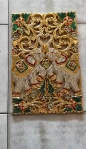 แผ่นไม้แกะสลัก ปิดทอง ติดคริสตัล รูปช้างคู่ แผ่นไม้ติดผนัง แขวนผนัง 29x45x1.5cm ไม้แกะสลัก ไม้จามจุรี Ornate Double Elephants Hand Carved Wood Panel