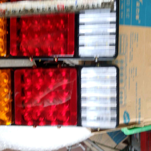 đôi đèn led hậu xe tải 3 ngăn 12v 24v đế sắt loại 1  đèn lái sau( 2003 a)chế lắp cho isuzu kia huyndai xe tàu 2003a chuẩn Silidu 12v 24v