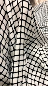 vải voan lụa họa tiết trắng đen _( khổ 1m5) mềm rũ đẹp sang may đầm váy áo sơ mi thiết kế thời trang