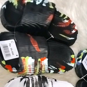 SENDAL SLIP ON CASUAL PRIA ANAK & DEWASA//SANDAL SLOP KARET ANTI SLIP LORENG CEQIU