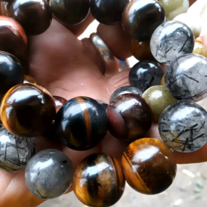 แก้วขนเหล็กคตไม้สักและหยก ขนาดเม็ด1.5cm.สวมคอได้ทุกคน เส้นใหญ่มีเส้นเดียวครับ