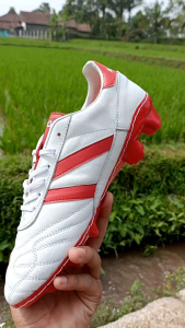 Sepatu Bola Desain Sporty Aozora Mankai White Red