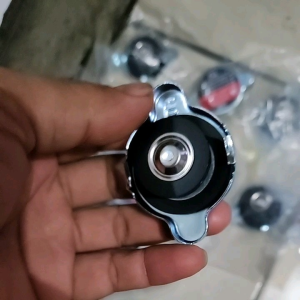 Tutup Radiator Motor Universal 0.9: Tutup Atas Lubang Radiator Motor Honda Yamaha Suzuki Kawasaki