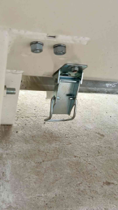 ตัวยึดล็อคฝาปิดใต้ท้องถังอุ้ม สำหรับรถเกี่ยวคูโบต้า DC68G 70G 95G