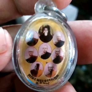 ล็อกเก็ตคณะพระธรรมทูต หลังติดพระนาคปรก สภาพเดิมๆหายาก มีองค์เดียวนะครับ