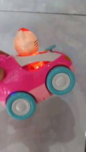 Mainan Mobil Hello Kitty Baterai Jalan Bump Go Nyala Lampu Dan Musik no M13-B