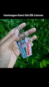 Gantungan Kunci Akrilik Custom Nama Foto