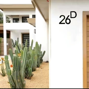 Số nhà vân sắt đen cổ điển cao 170mm chữ và xẹt cao 140mm.