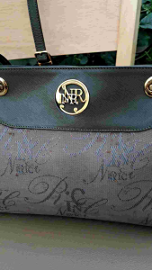 Hàng si túi đeo vai hiệu NiNa Ricci