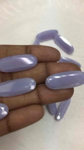 ลูกบาศก์เซอร์โคเนียสีลาเวนเดอร์นมรูปวงรียาวสวยงาม ขนาด 10x23 นิ้ว น้ำหนัก 55 กะรัต