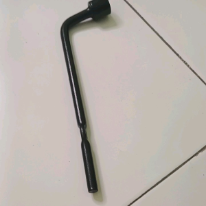 Kunci Roda 21mm Original Metema: Alat Penyegel Roda yang Tepat