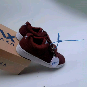 Sepatu Anak Sekolah: Pilihan Sneakers Anak-Anak yang Praktis