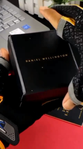 Jam Tangan Danil Weling Ton Fashion Strap Besi Murah Cocok Untuk Wanita Kerja Kantoran Atau Kondangan Bisa COD Langsung Dan Free Box