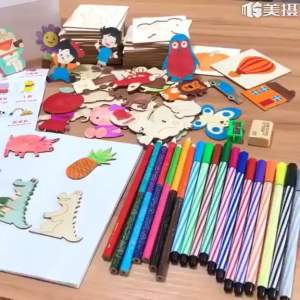 Hộp Nhựa- Bộ 112 Khuôn Gỗ Vẽ Tranh In Hình (Tặng kèm Vở +12 bút màu + Bút chì+Gọt+Gôm). Công cụ hỗ trợ bé tập vẽ tranh sáng tạo phát triển tư duy