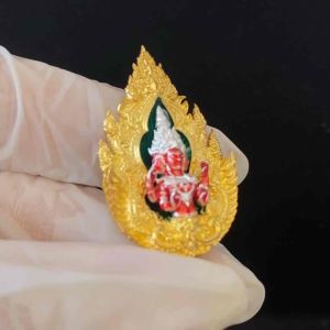 เหรียญพระตรีมูรติ รุ่น สุขสมปรารถนา ❤️ ขนาดของเหรียญสูง 3.9 ซม