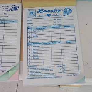 nota laundry 3 ply ukuran 1/4 folio. 165 x 105 cm. isi 25 set. readystock.