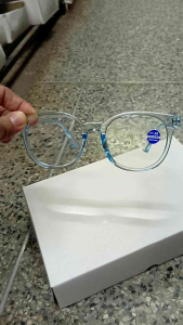 แว่นตาสายตายาวเลนบลูบล้อก