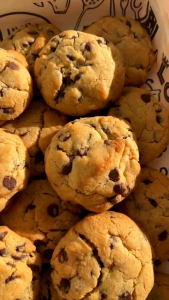 ISI 5 PCS Kue Cookies Premium Soft & Crunchy Diluar Chocolate Chips Homade Tekstur lembut Didalem cocok untuk hampers Hadiah