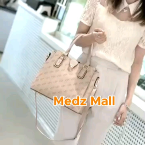 Medz Mall Gue ss 3 zipper shoulder bag