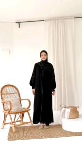 Abaya & Gamis Ayyara Hitam: Desain Klasik untuk Acara